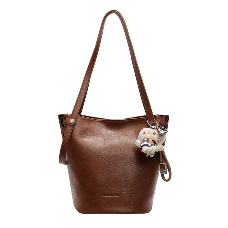 Retro and fashionable bucket bag for women, 2024 new model, large capacity, commuting and casual, versatile shoulder bag, high-end underarm bag Item Picture