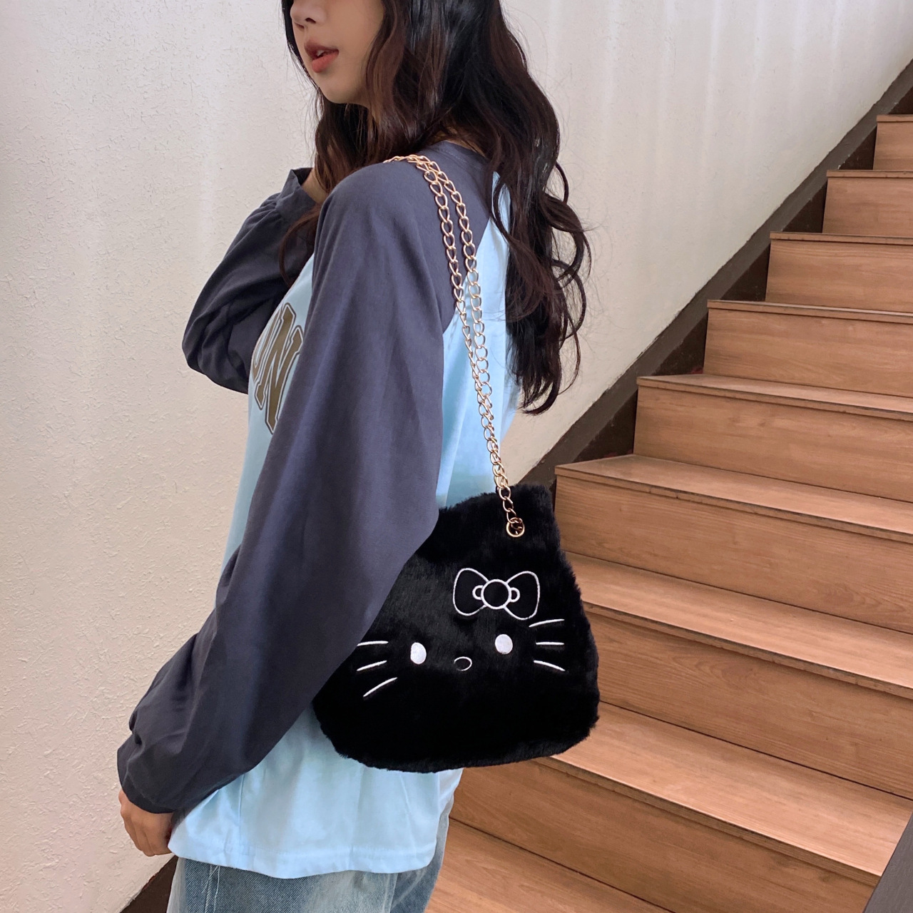 Cartoon kitten bucket bag, chain hand-held drawstring bag, 2025 new style personalized cartoon single-shoulder crossbody bag gift Application Scenario