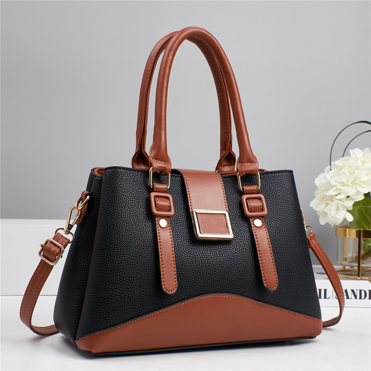 The manufacturer's 2025 new style of fashionable handbag for foreign trade, a single-shoulder crossbody women's bag, is trendy, simple and stylish in Korean style full figure