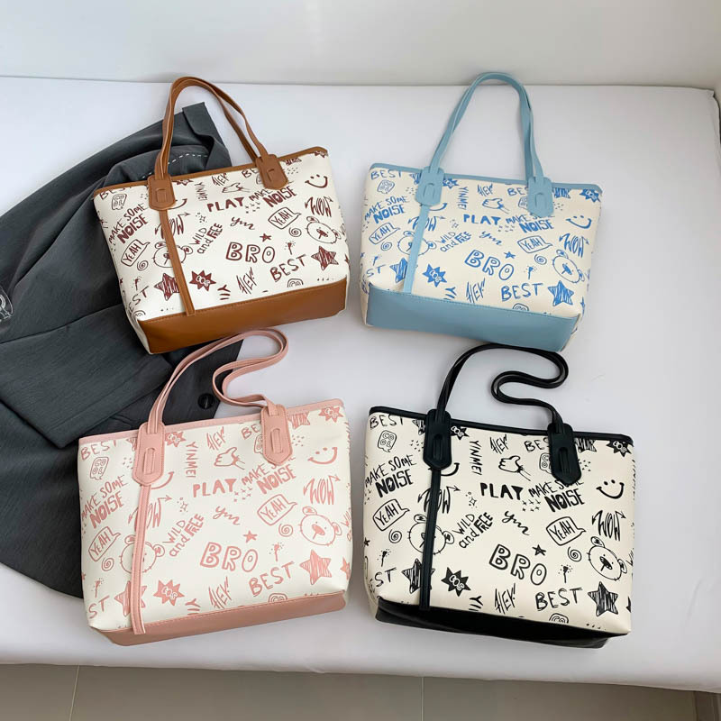 The new cute cartoon printed single-shoulder bag for women in the 2024 autumn and winter season is a versatile and trendy tote bag Application Scenario