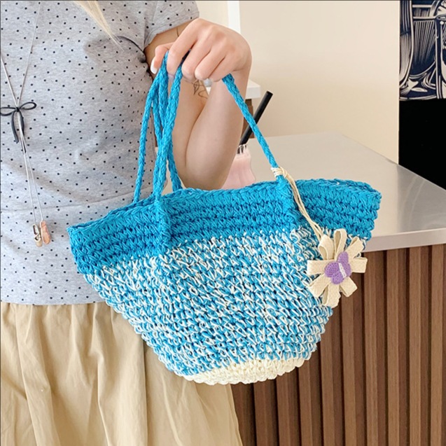 A new, niche, gradient color woven single-shoulder bag for women's summer 2025 full figure