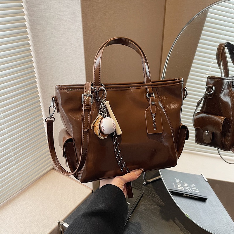 High-end texture Maillard hand-held bag for women, 2024 new retro crossbody single-shoulder bag, large-capacity tote bag details Picture