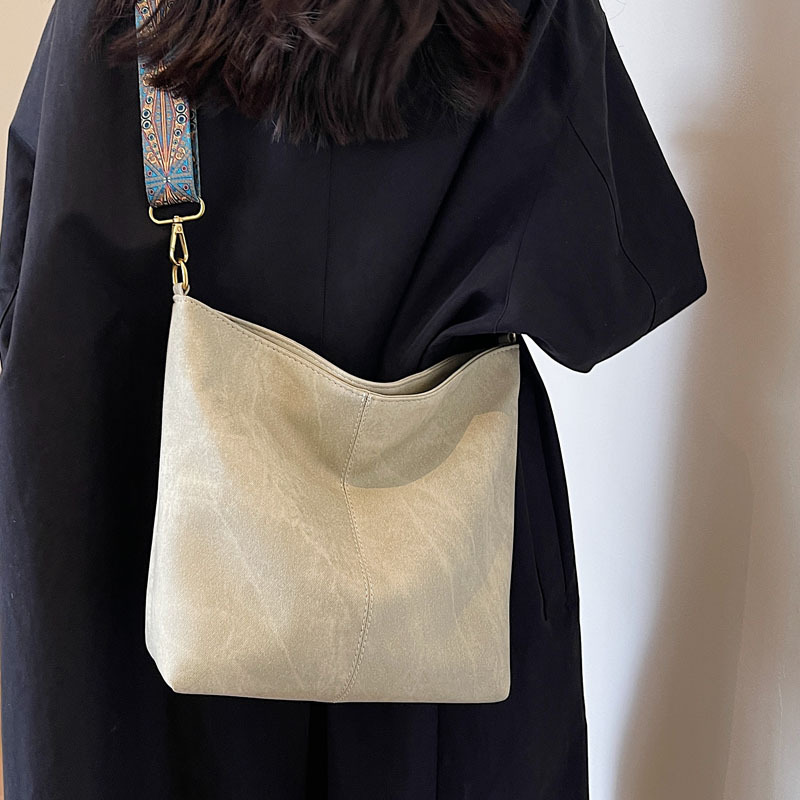 Cross-border bucket bag, niche single-shoulder bag, women's 2025 new trendy and versatile crossbody bag, large capacity retro tote bag Specification drawing