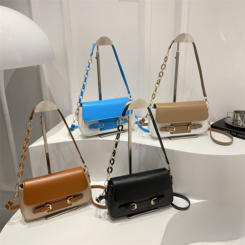 bags Sewn, stylish single-shoulder crossbody bag 2025, versatile, high-quality women's bag, fashionable lid, small square bag Application Scenario