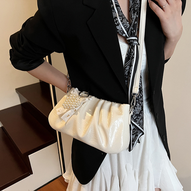 High-end and niche design pleated underarm bag for women 2025 new casual Korean style fashionable and simple single-shoulder crossbody bag Specification drawing