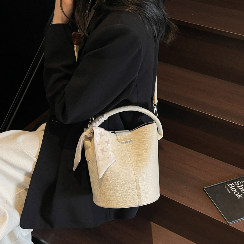 High-end, fashionable and versatile hand-held bucket bag for women 2025 new style, simple and casual, simple single-shoulder crossbody bag Specification drawing