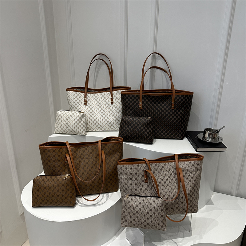 Retro large-capacity class bag for women, 2024 new trendy and fashionable niche tote bag, versatile shoulder bag Application Scenario