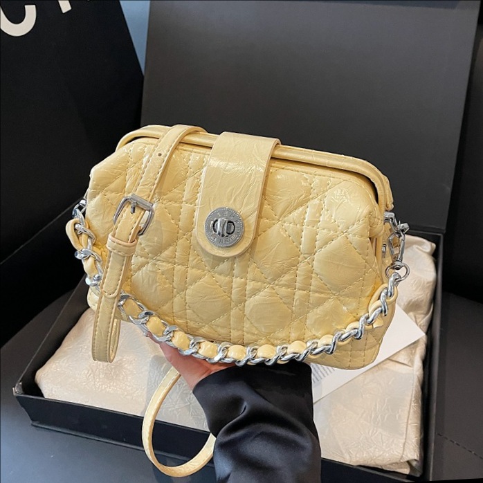 High-end diamond-shaped small chanel-style chain underarm bag 2025 new style fashionable mini exquisite versatile single-shoulder crossbody bag full figure