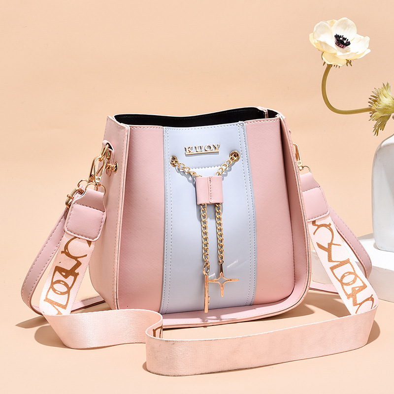 The 2022 new trendy and high-end women's bucket bag from Instagram is a color-blocking wide-band crossbody bag Specification drawing
