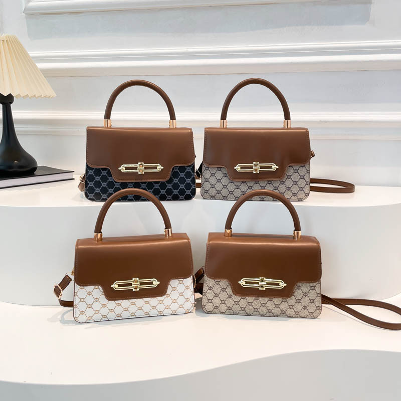 High-end women's 2025 Spring/Summer new fashionable single-shoulder crossbody color-blocking small square bag, popular women's bag in 2025 Application Scenario