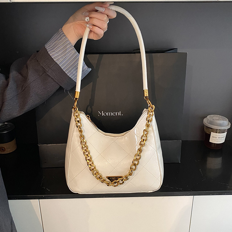 Cross-border bestseller retro soft leather chain bag for women, 2025 new fashion single-shoulder armpit bag, casual hand-held tote bag details Picture