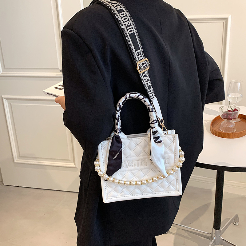 Factory wholesale custom high-end pearl handbags, women's large-capacity commuter tote bags, casual single-shoulder crossbody bags details Picture