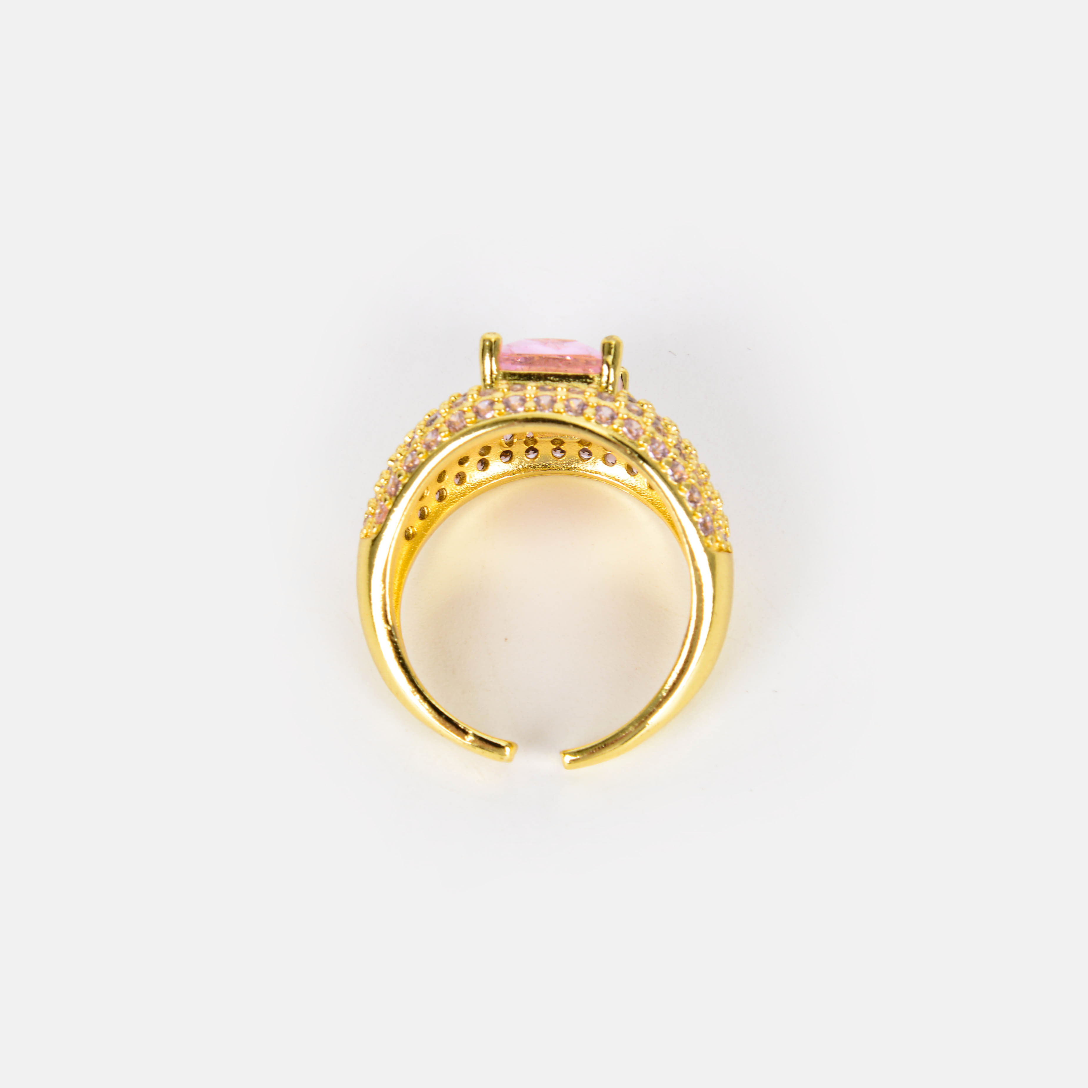 A new British style light luxury and fashionable copper jewelry, a micro-inlaid super sparkling group diamond ring, a versatile ring that exudes a trendy vibe Application Scenario