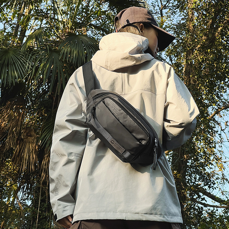 WEPOWER's new men's waist bag is a simple and trendy crossbody bag, a chest bag, a sports small bag, and a travel chest bag Specification drawing
