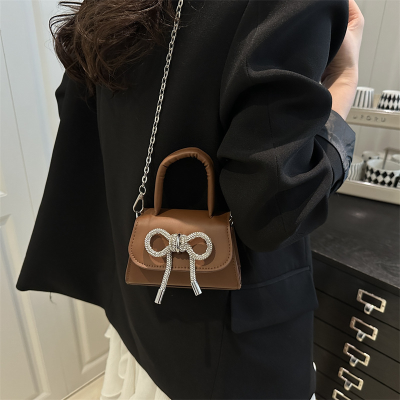 High-end quality bow small bag for women's summer 2025, new chain crossbody mouth red envelope hand-held mini square bag Specification drawing