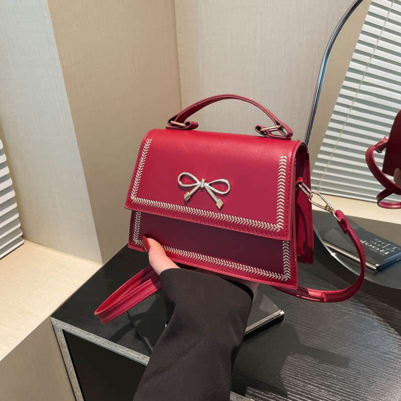 A new stylish large-capacity handbag for the summer of 2025, featuring a simple, casual and trendy texture with a bow and a single-shoulder crossbody bag full figure