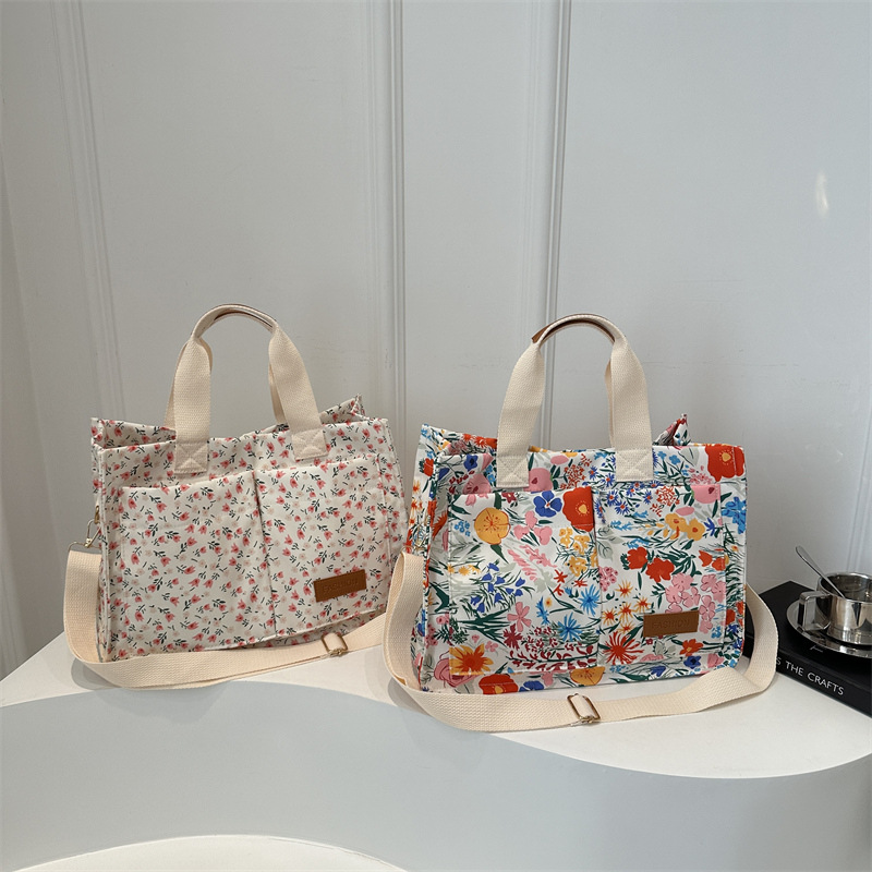 Autumn floral print bag, personalized 2024, large capacity double-pocket, stylish beach shopping bag, crossbody single-shoulder handbag for women Application Scenario