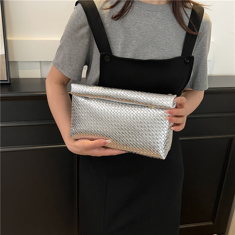 In 2025, this year's popular solid-color casual and stylish spring and summer new large-capacity loose change envelopes for women's handbags are in vogue details Picture