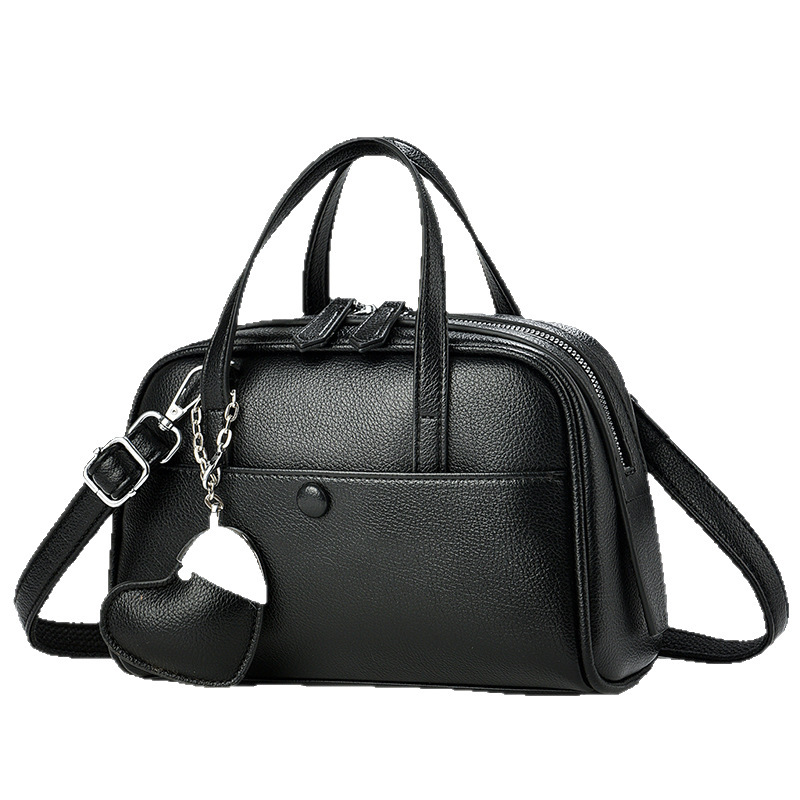 Boston Bag, a niche design with a sense of high-end luxury, is a new Spring/Summer 2025 underarm bowling tote bag for women Item Picture