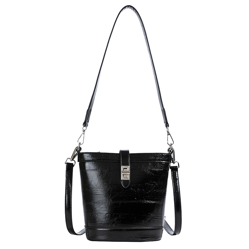 High-end bucket bag for women, 2025 new retro soft leather underarm bag, light luxury and niche design, single-shoulder crossbody bag Item Picture