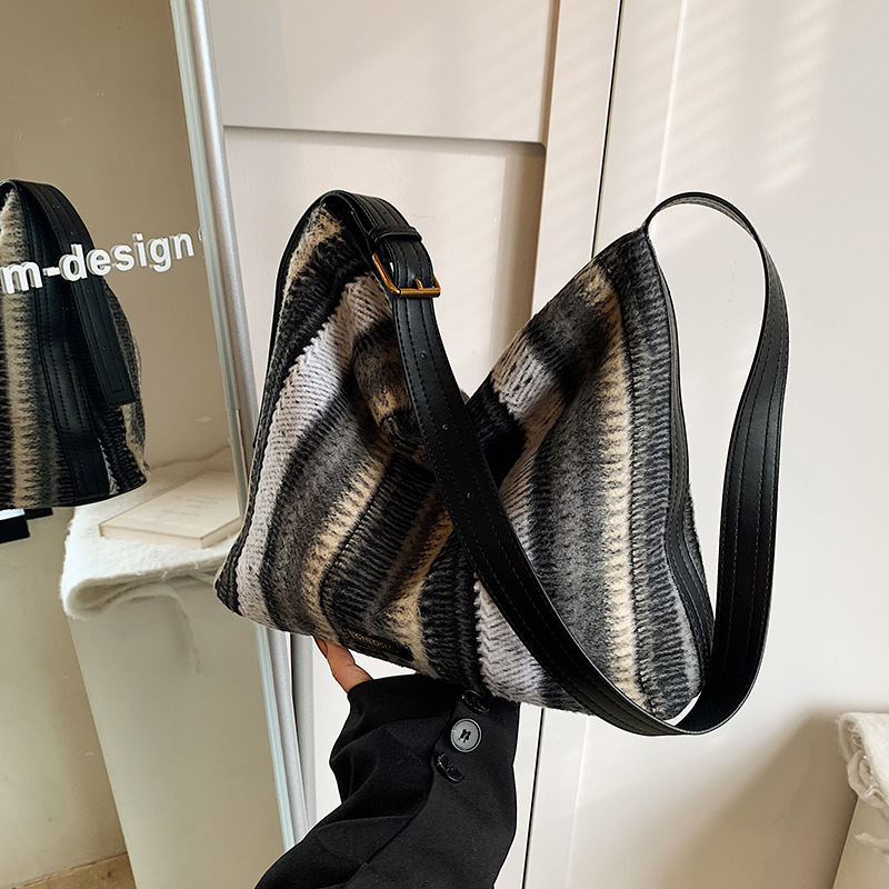 The 2024 new retro, casual and versatile striped tote bag with a large capacity and a high-end feel Specification drawing