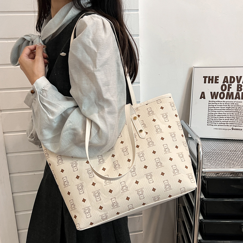 Cross-border large-capacity single-shoulder tote bag 2025 new retro and fashionable large bag, versatile for women's commuting underarm bags details Picture