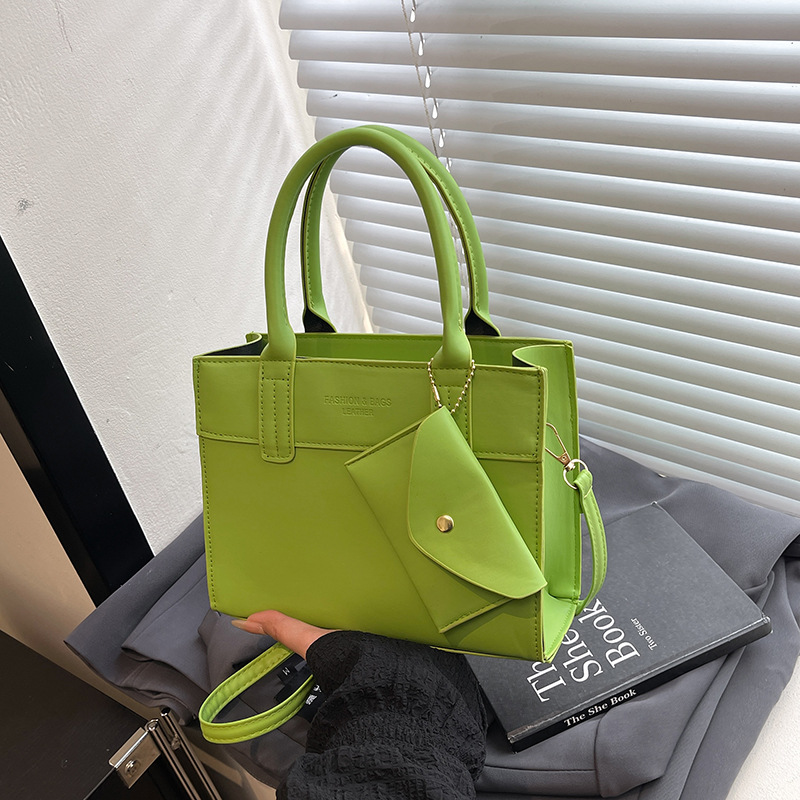 Retro and fashionable platinum handbag for women, Spring/Summer 2025 new Korean version, large-capacity single-shoulder bag, commuter crossbody bag full figure
