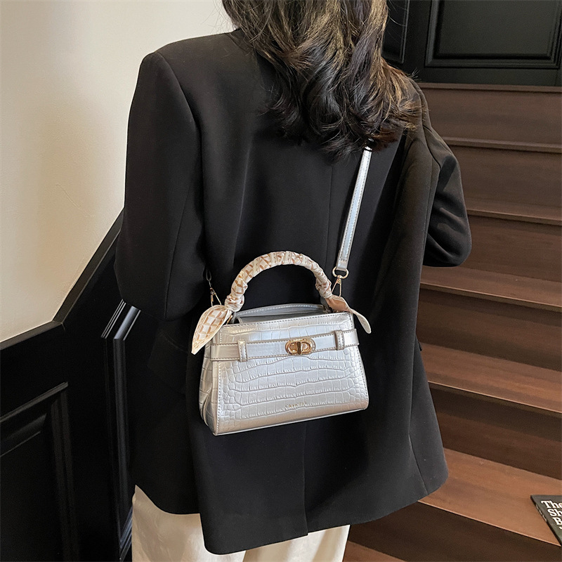 A high-end crocodile print fashionable hand-held Kelly bag for women 2025, a trendy and versatile single-shoulder crossbody bag for commuting Specification drawing