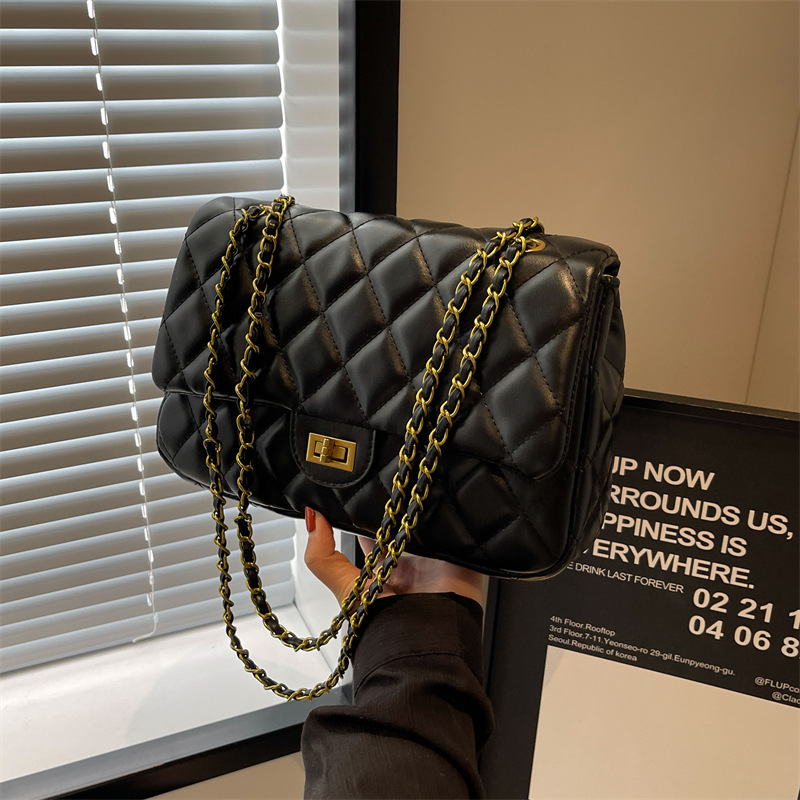 A high-end little Chanel-style diamond-shaped chain 2025 solid color new bag for women, soft leather, fashionable and versatile, single-shoulder armpit bag details Picture