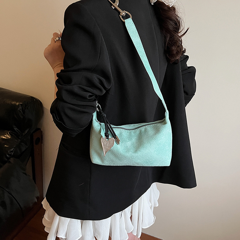 Casual and laid-back style underarm bag for women, 2025 new trendy and simple single-shoulder bag, solid color casual commuting crossbody bag details Picture