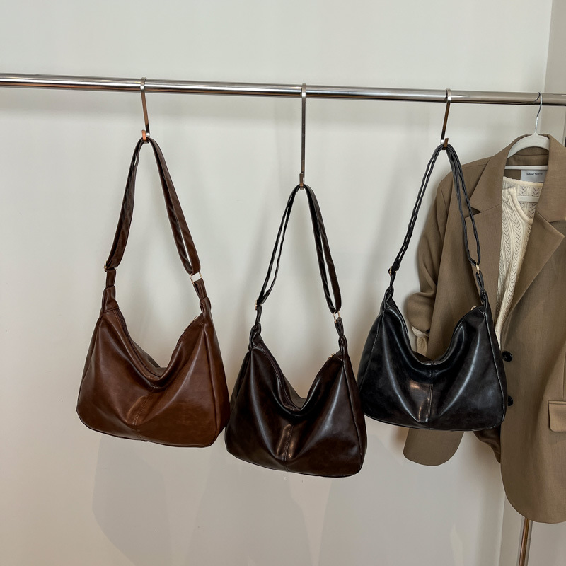 Wholesale large-capacity retro tote bags, new laid-back and simple hand-held shoulder bags, underarm Korean-style commuter women's bags full figure