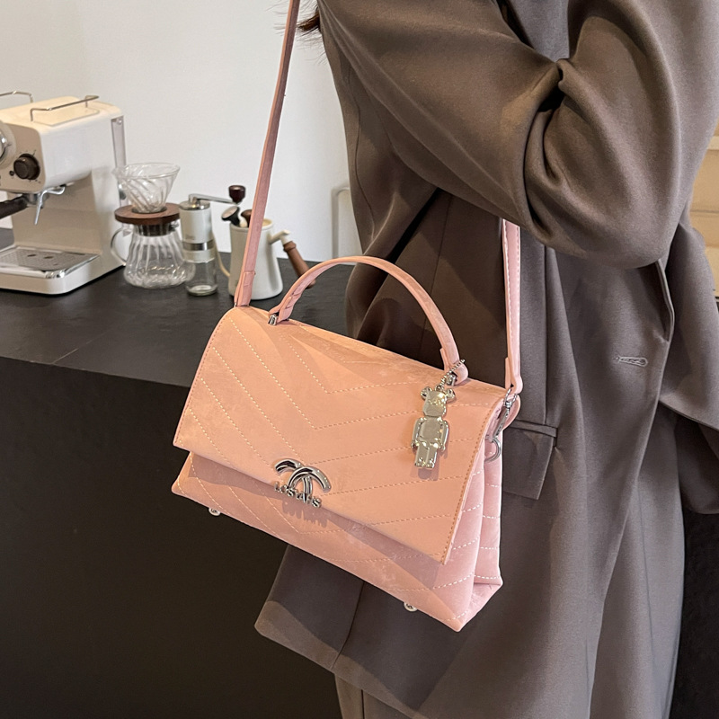 This is a new, simple, casual and versatile commuting handbag for women in 2025. It is a high-end single-shoulder crossbody bag full figure