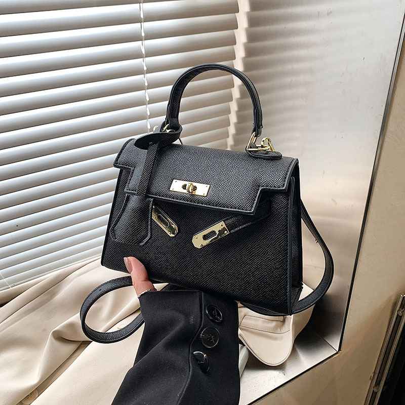 A new, trendy, high-end and high-quality crossbody Kelly bag for women in 2025, featuring a retro and niche style from Europe and America Specification drawing