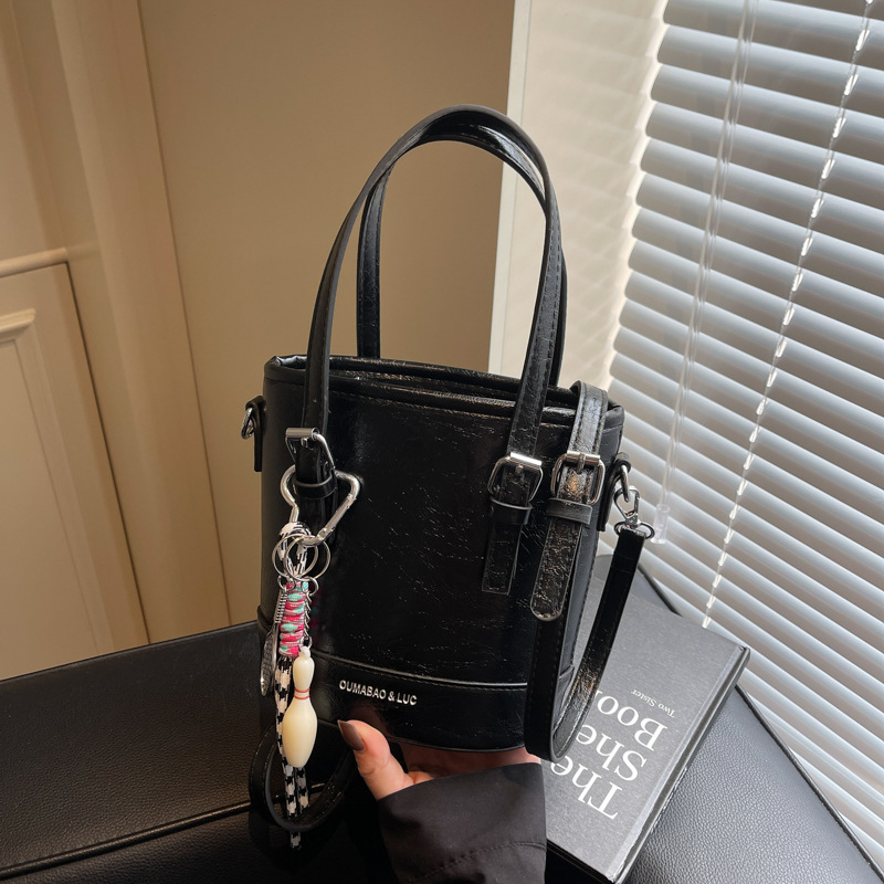 Retro color-blocking trendy bucket bag for women 2025 new style, fashionable and versatile single-shoulder bag, niche design, simple handbag details Picture