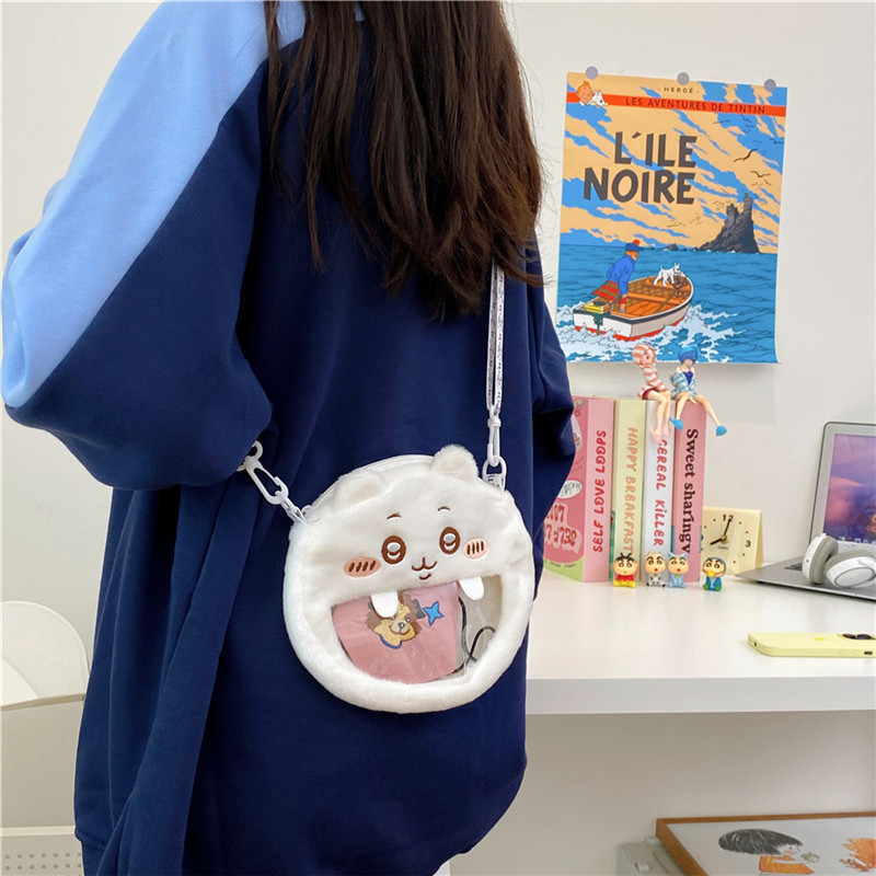 The new Japanese-style Gika Wa plush crossbody bag, the Usaki Little Eight Pain Bag, and the transparent phone key case with a girlish heart Application Scenario