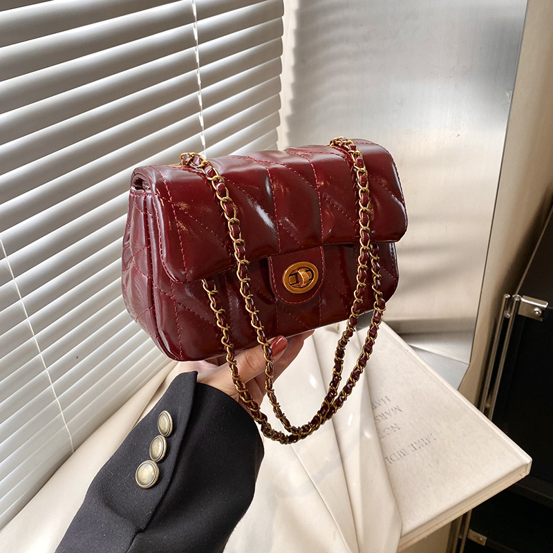Diamond-shaped chain bag for women's fashion 2024 new niche design, single-shoulder crossbody bag, high-end casual small square bag full figure