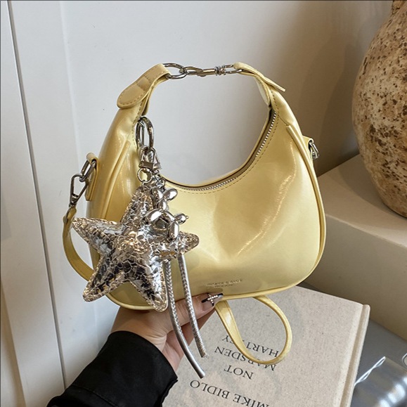 High-quality French small square bag, solid color underarm bag, 2025 new stylish women's bag, oil-leather single-shoulder bag, fashionable crossbody bag full figure