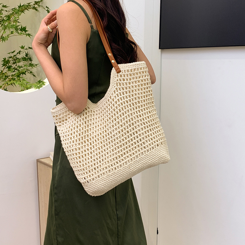 Artistic grid hollowed-out woven bag, women's beach straw woven underarm bag 2025 new style, trendy and versatile casual single-shoulder bag full figure