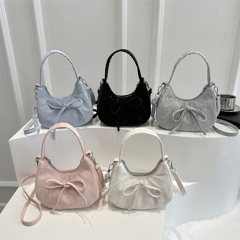This year, a new bow handbag style is in vogue. It's a sweet and stylish bag for female students, a single-shoulder, crossbody, and underarm bag Application Scenario