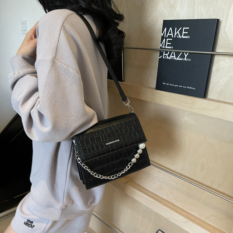 Cross-border 2025 New retro crocodile-patterned chain small square bag for women, Korean style, fashionable and simple single-shoulder crossbody bag details Picture