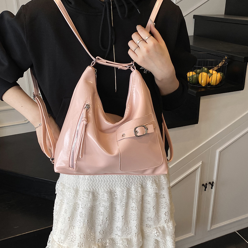 A simple and casual soft-faced large-capacity backpack for women, a new style of fashionable commuting single-shoulder crossbody bag for 2025 full figure