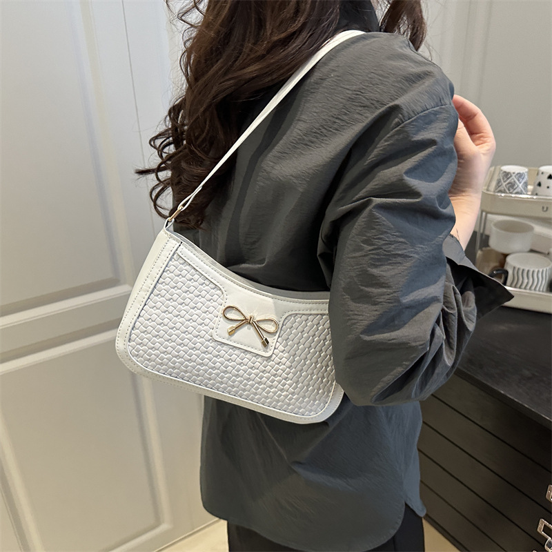 High-quality and fashionable bow hand-held small square bag for women, 2025 new commuter single-shoulder bag, crocodile pattern women's underarm bag details Picture