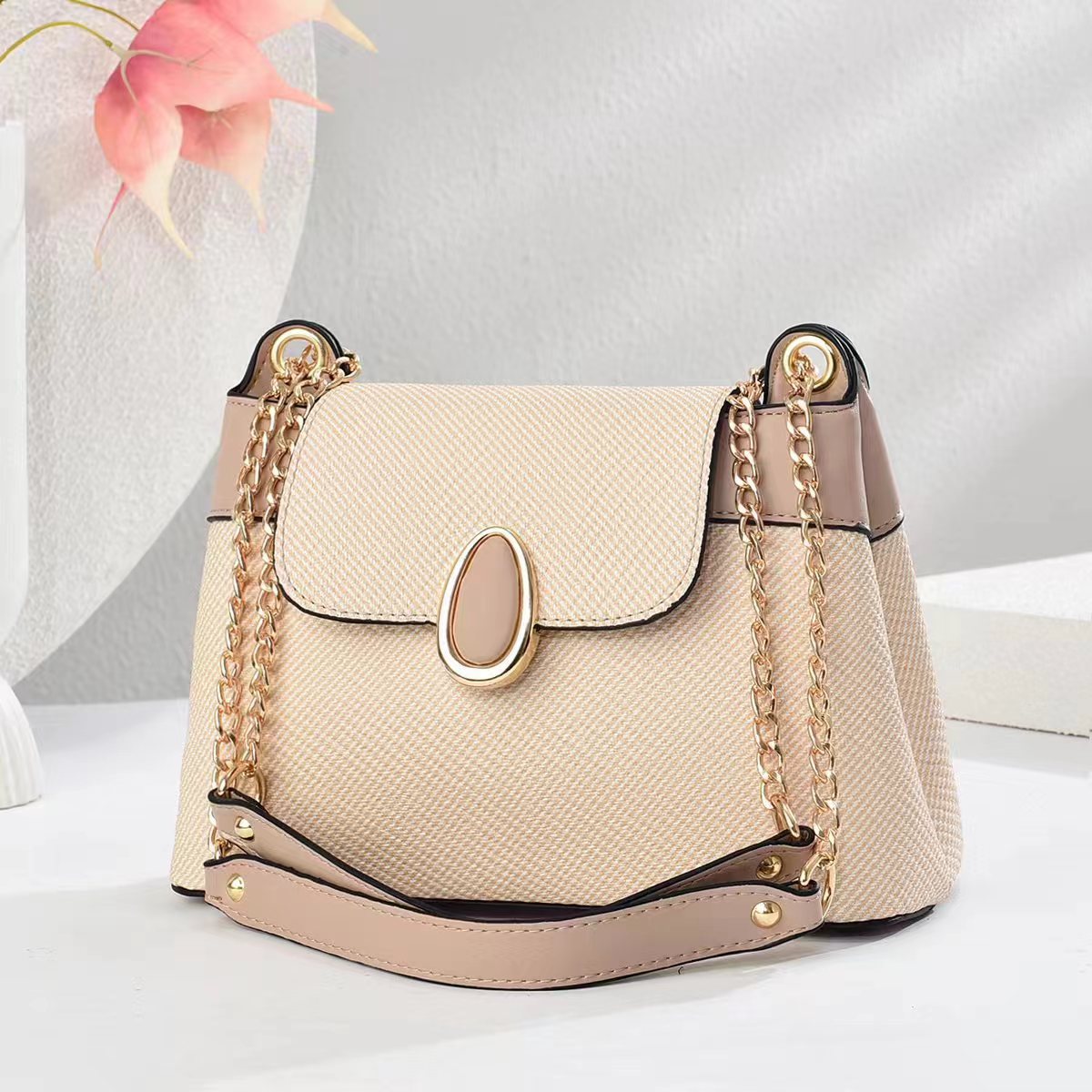 New fashionable and elegant bag, large capacity bucket bag, retro shoulder bag, crossbody bag, women's bag consignment bags details Picture