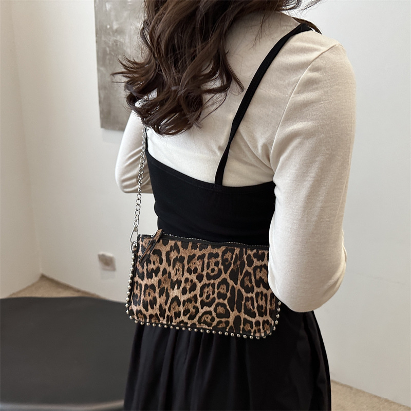 Cross-border fashion leopard print chain small square bag, unique and niche design sense, hot girl cool and stylish single-shoulder bag, crossbody bag Specification drawing