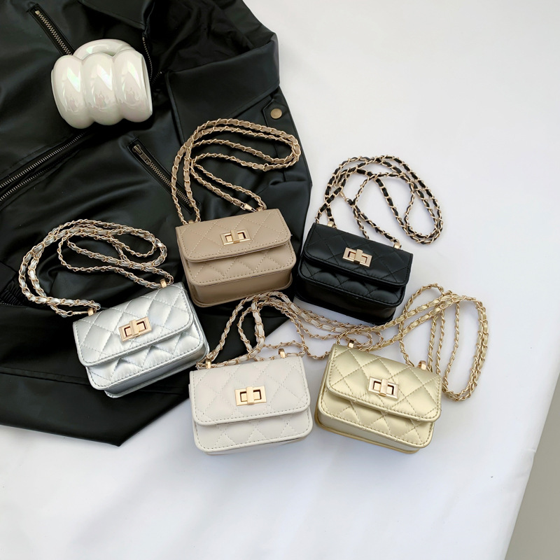 Cross-border diamond-shaped solid color chain small square bag 2024 new trendy and fashionable single-shoulder bag, simple and stylish crossbody women's bag Application Scenario