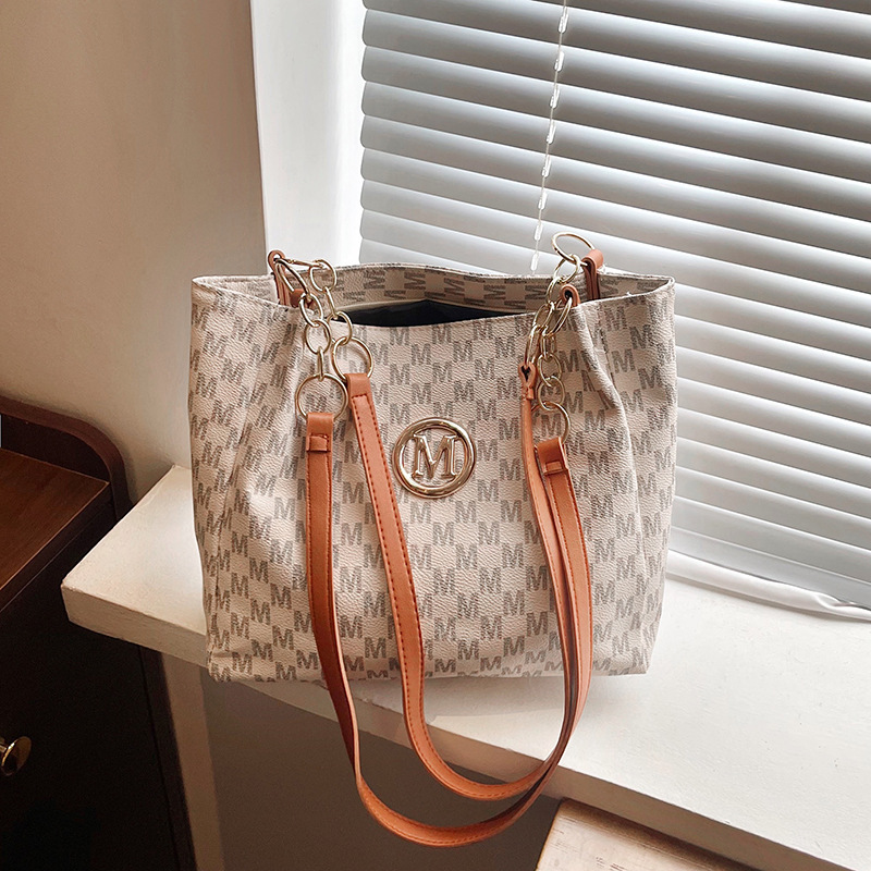 A new cross-border trendy and fashionable tote bag for women's commuting, a large-capacity, simple and retro printed women's bag full figure