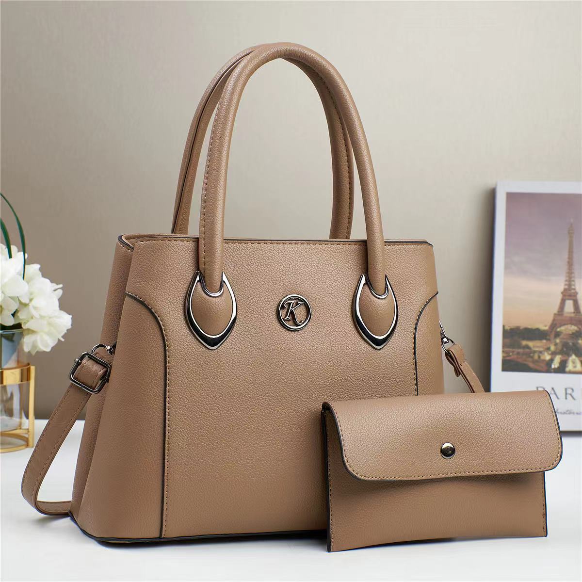 The manufacturer's best-selling single-shoulder crossbody bag, large bag, new model, hand-held for women in 2024, fashionable for foreign trade, versatile for spring details Picture
