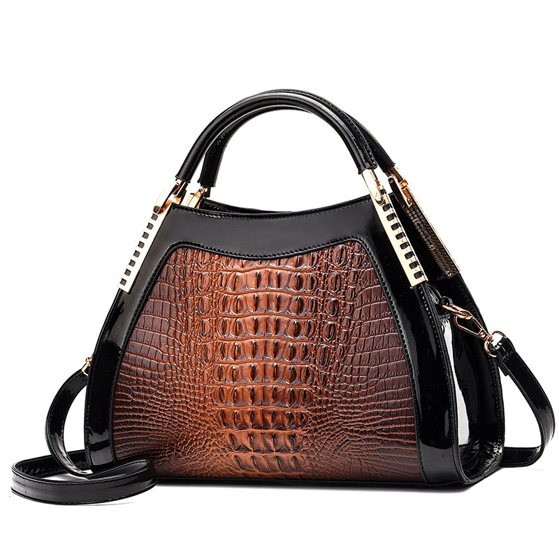 A new classic European and American crocodile large-capacity women's bag for cross-border trade in 2022, a trendy, simple and fashionable women's bag with a single shoulder details Picture