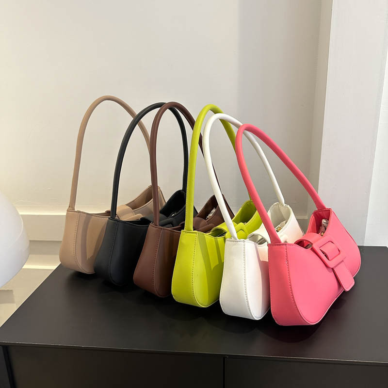 A unique French style baguette bag 2023 summer new fashion trend, simple and stylish, solid color underarm bag for women full figure
