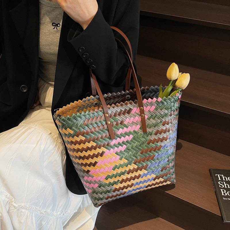 Retro woven color-blocking large-capacity shopping bag, 2025 new vacation oil painting handbag, fashionable single-shoulder tote bag Specification drawing